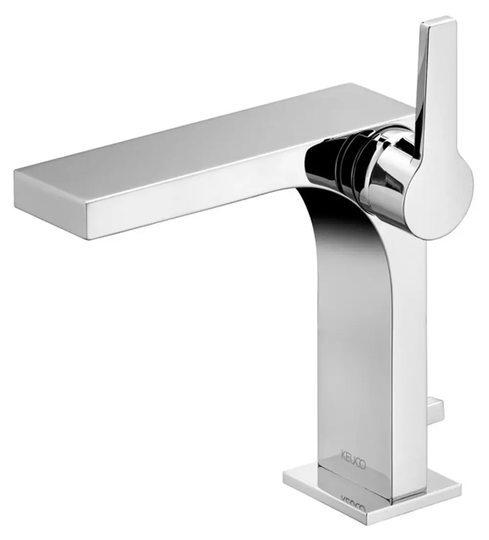 Ein verchromter Wasserhahnmischer von Keuco mit einem quadratischen Bedienhebel und einem flachen Wasserlauf. Er ist für Waschbecken geeignet und enthält eine Ablaufgarnitur.